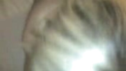 Une soeur nue allait sucer la bite de xnxx vierje son frère et baiser sous la douche