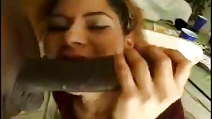 Sœur en costume de super fille essayant d'attirer l'attention de son frère sexe vierge video